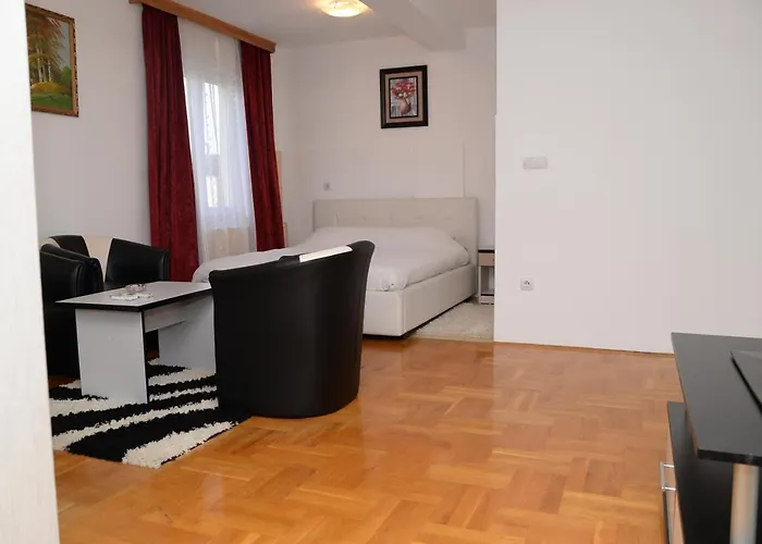 Orhideja 住宿加早餐酒店 比耶利纳