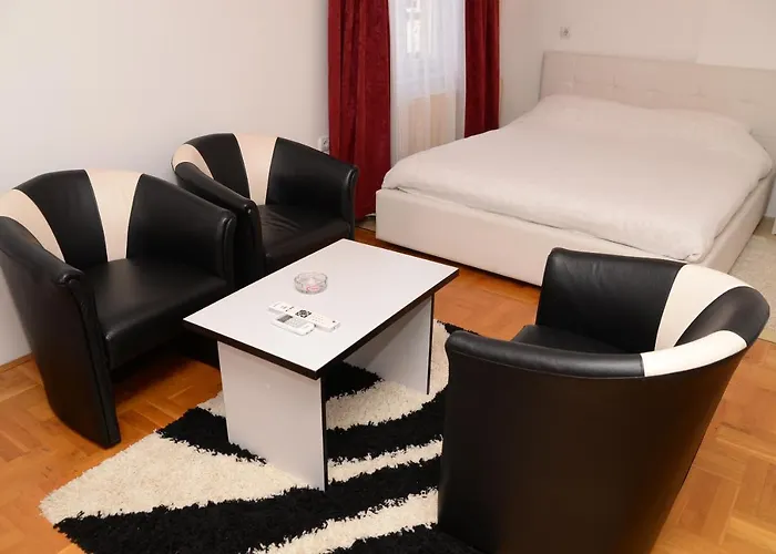 Orhideja 住宿加早餐酒店 比耶利纳